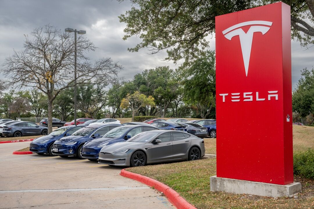 tesla’s head of human resources exits as staff upheaval spreads
