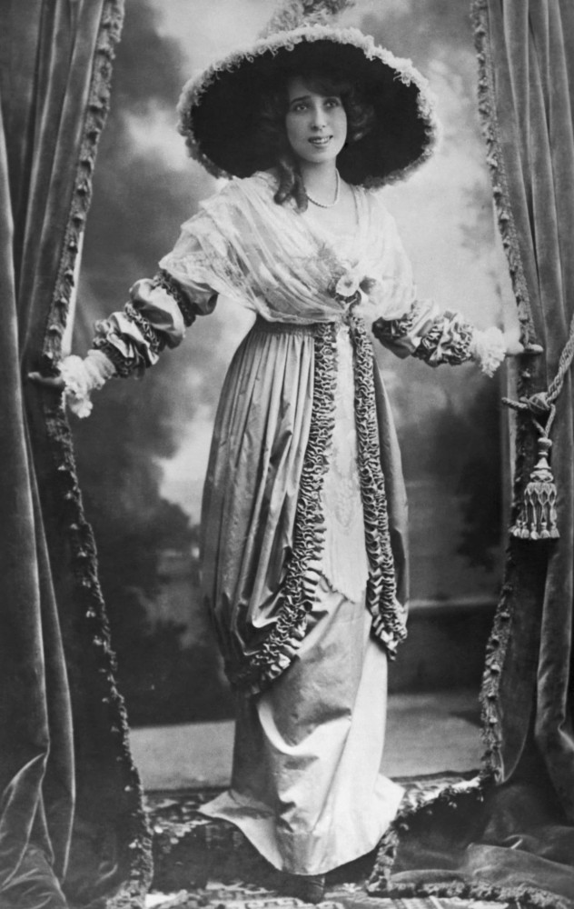 Cancan craze: unveiling the secrets of the Moulin Rouge