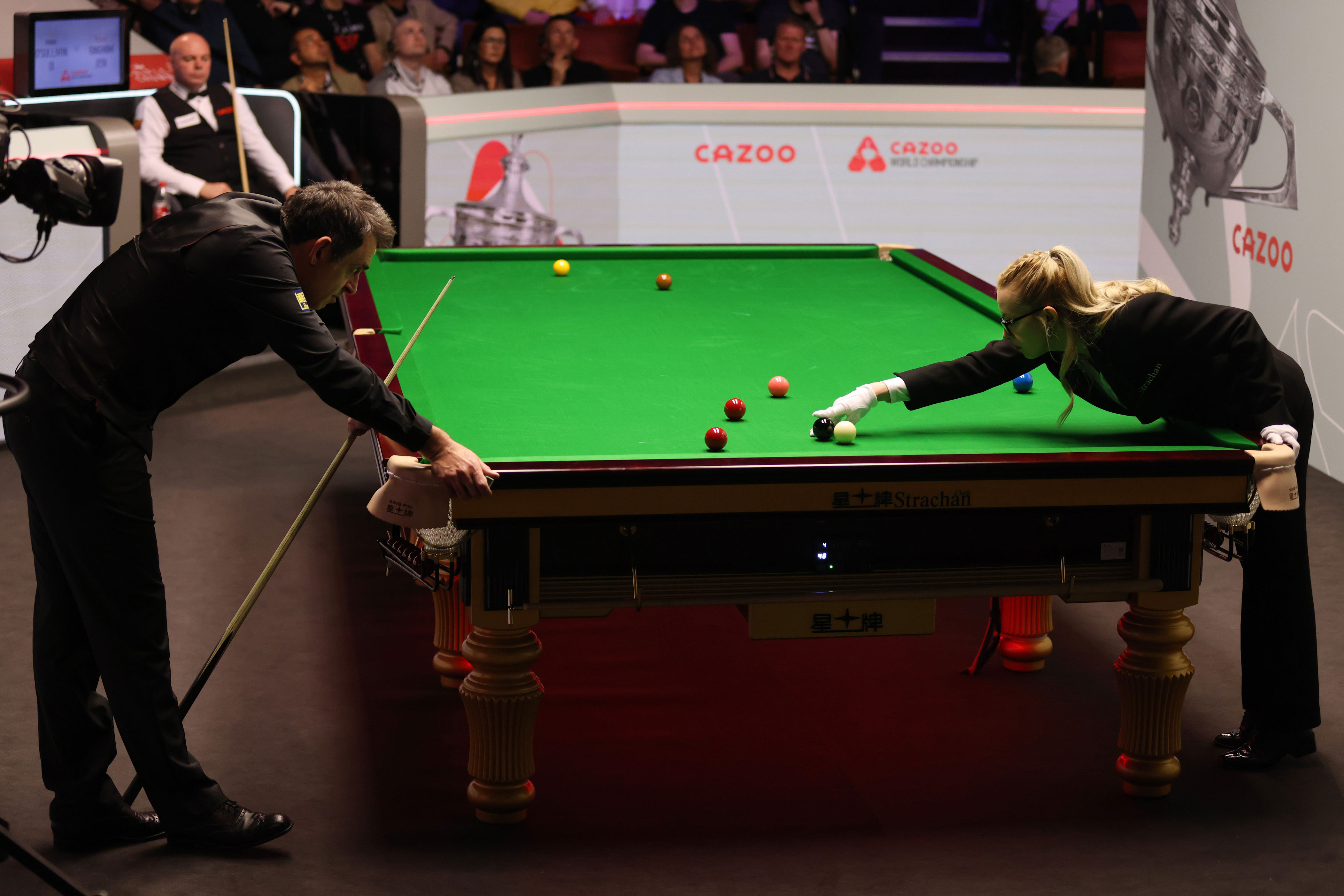 ronnie o’sullivan shows ‘unbelievable’ sportsmanship in incident at world snooker championship