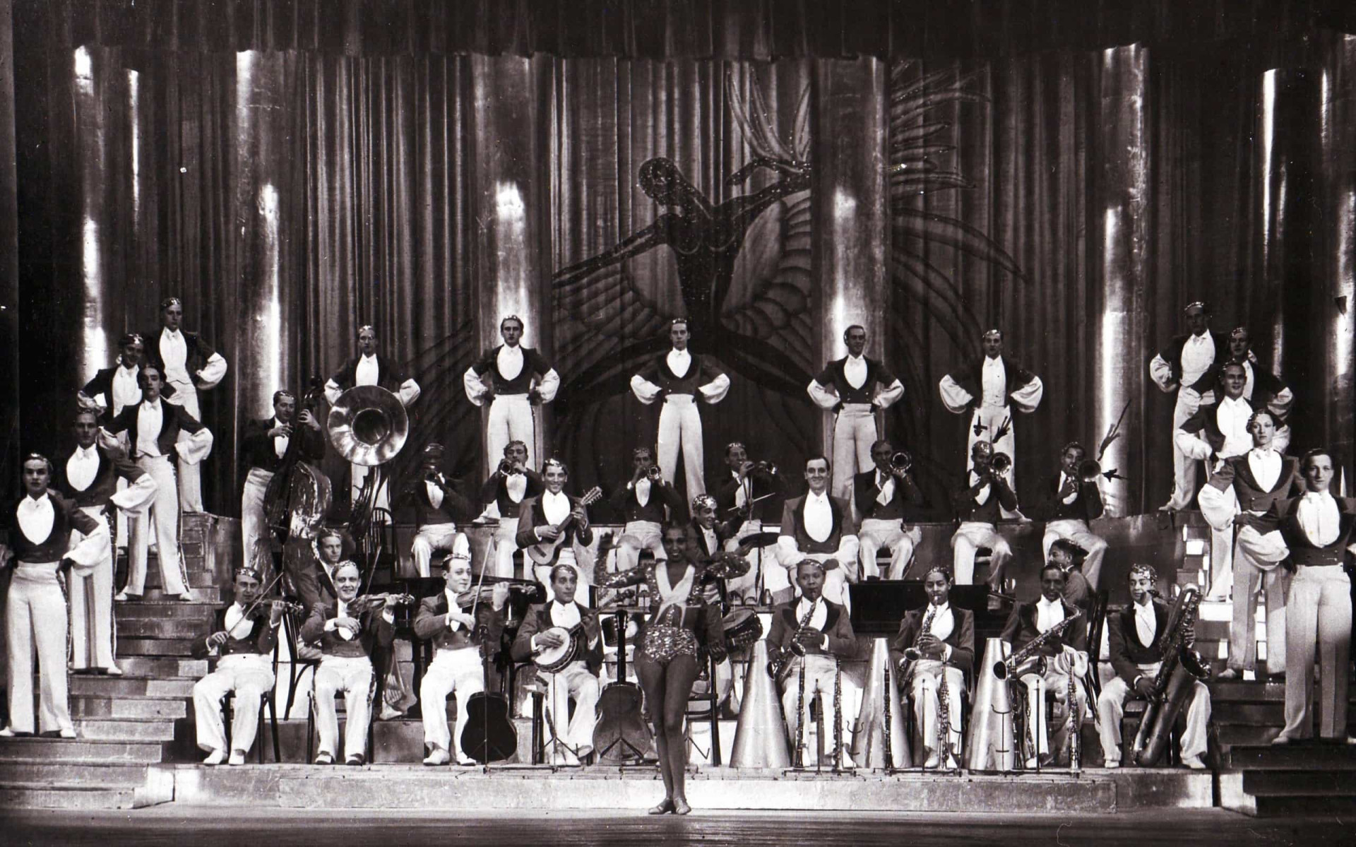 Cancan craze: unveiling the secrets of the Moulin Rouge