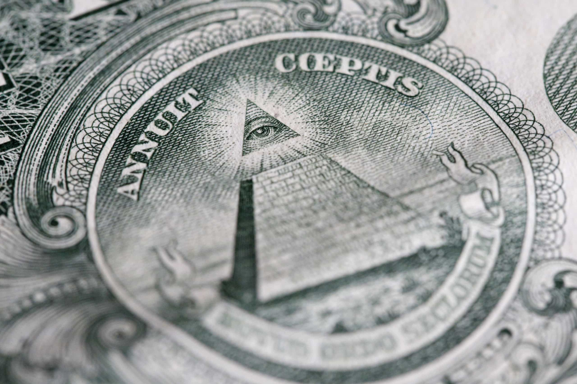 El Ojo de la providencia: de lo sagrado a lo oculto