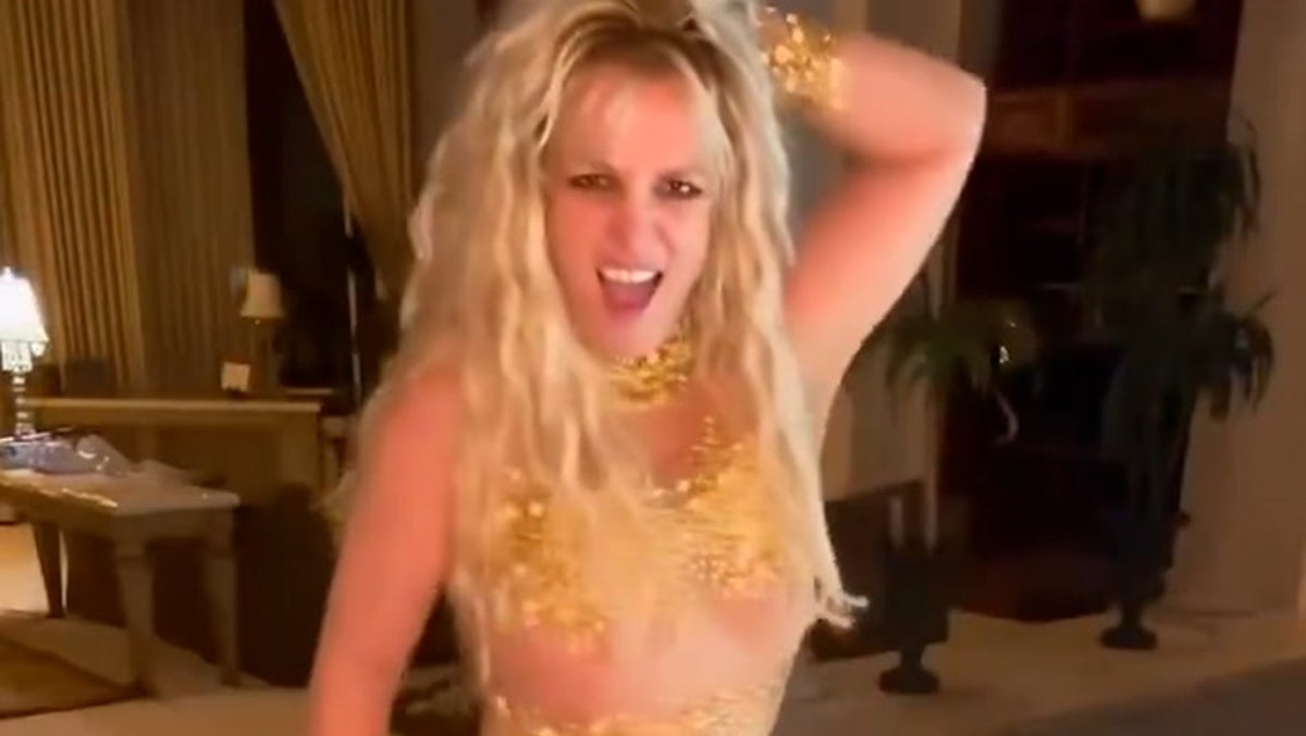 britney spears shares video of ‘painful’ injury after paramedics called to los angeles home