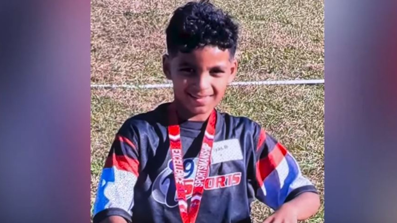 φλόριντα: οδηγός σχολικού πάτησε εν αγνοία του 9χρονο - το αγόρι σύρθηκε κάτω από το όχημα για να πιάσει τη μπάλα του