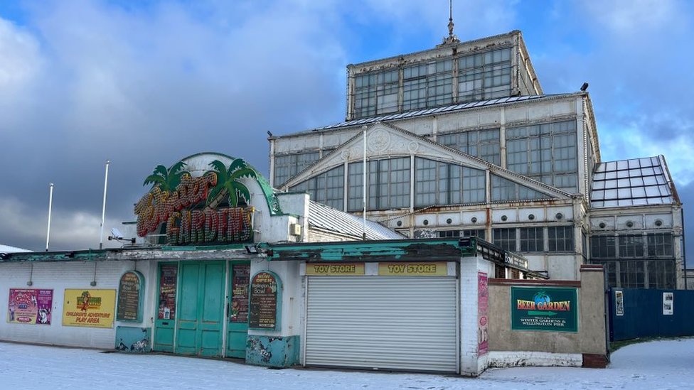 snow hits seaside town for second time in week