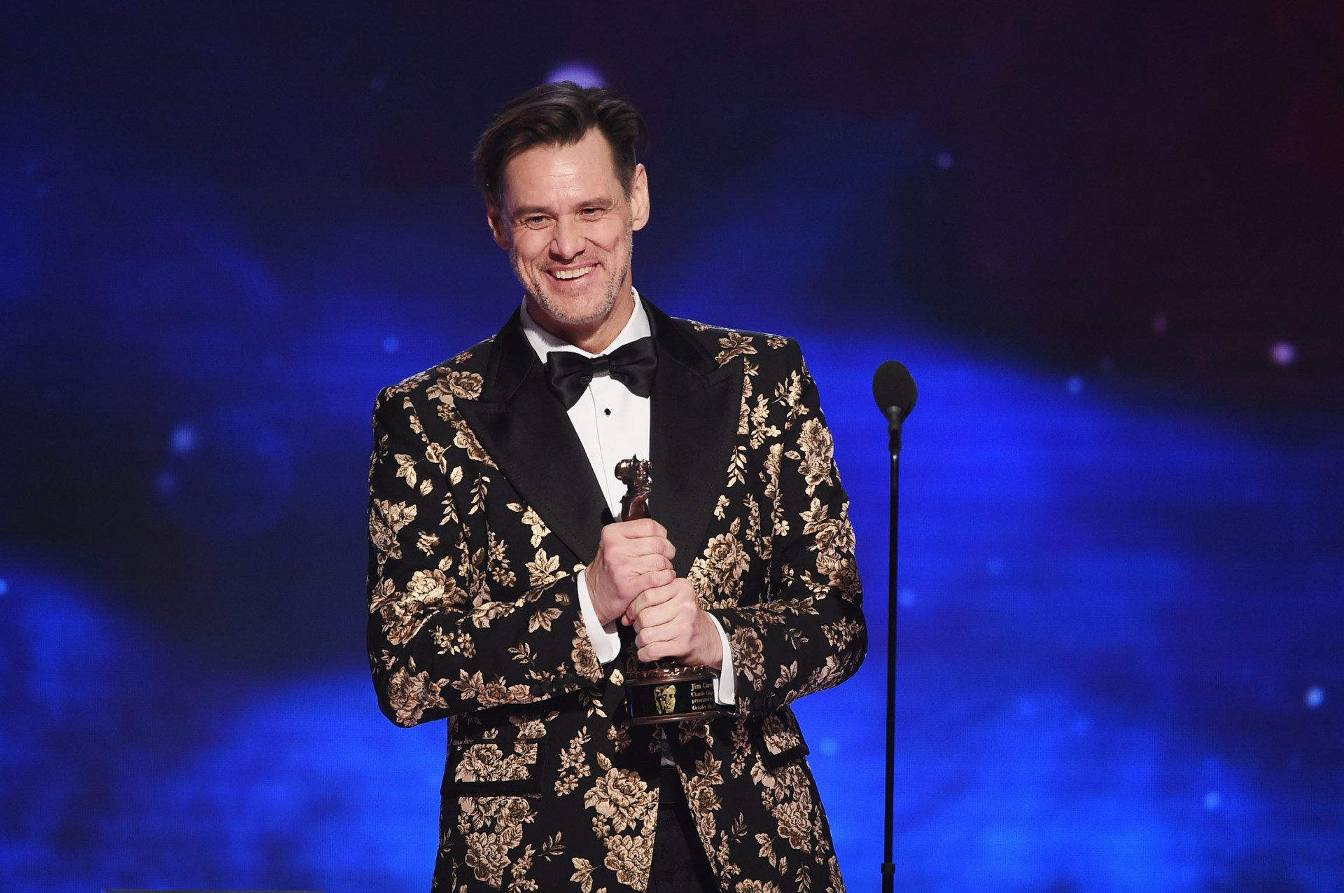 <b>Jim</b> <b>Carrey</b> looks happy as he makes rare public appearance after shock retir...