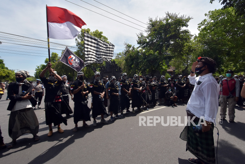 Jawab Tuduhan Penistaan Agama, Arya Wedakarna: Saya Laporkan Pencemaran ...