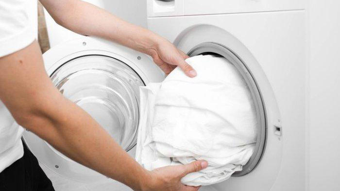 Mencuci seprai harus dilakukan secara rutin untuk cegah tungau. (kompas.com)