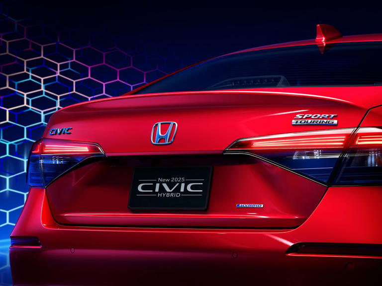 2025 Honda Civic Revealed in Hybrid Form with Cool New Wheels