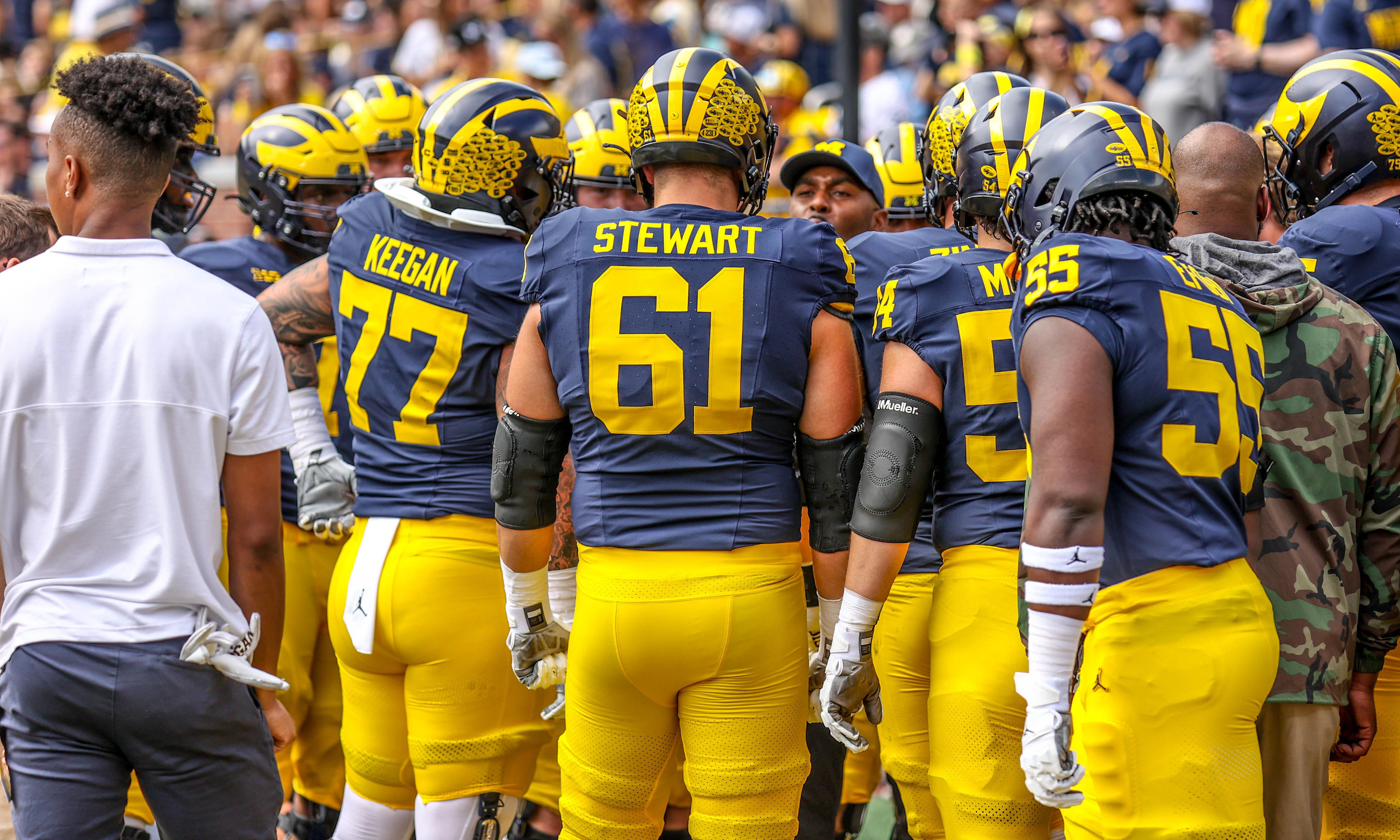 Michigan football offensive lineman enters the transfer portal