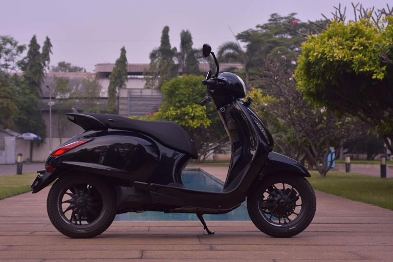 2024 Bajaj Chetak Premium review: Urban cruiser!