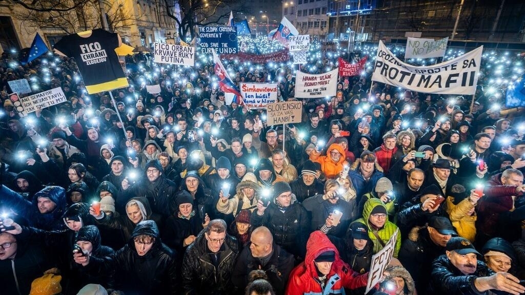 slovaquie: la mobilisation contre la réforme du code pénal du gouvernement fico ne faiblit pas