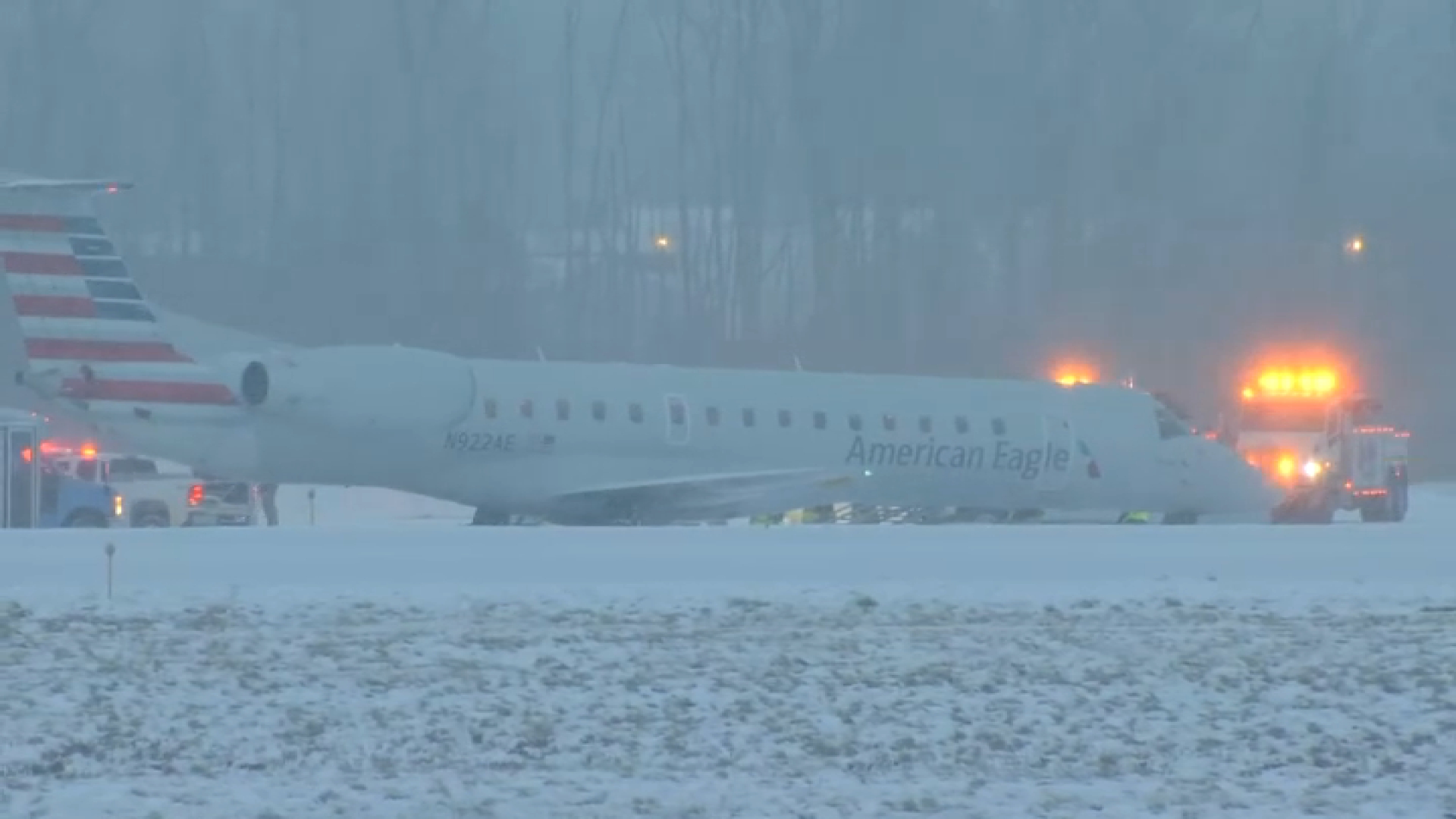 american airlines flight from philly skids off of the runway after landing in ny