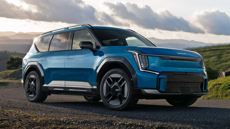 2024 Kia EV9 GT-Line Exterior Front Quarter