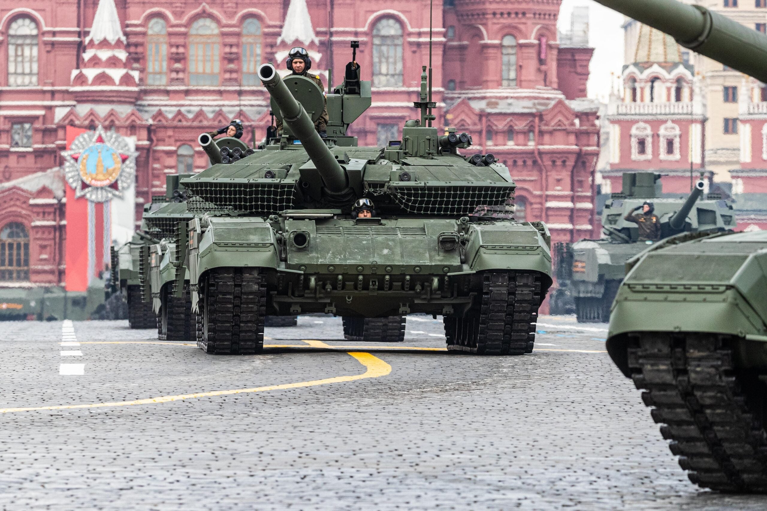 armor experts breakdown video of ukrainian m2 bradley mauling russian t-90m tank