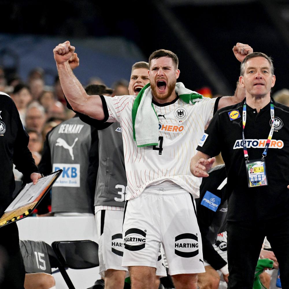 Halbfinale Im Blick: Deutsche Handballer Schlagen Island Nach ...