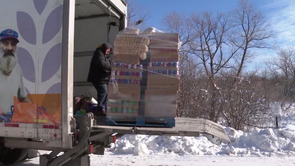 Northern Illinois Food Bank Works Hard To Keep Deliveries Going In   AA1ncnzU.img