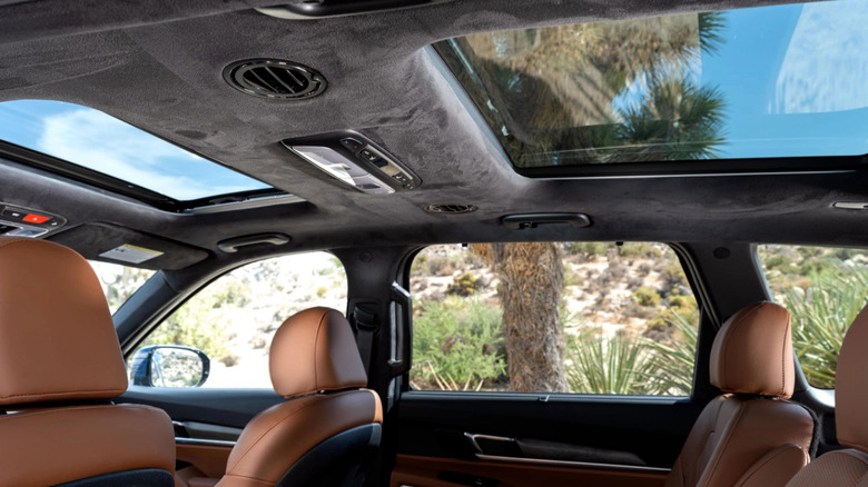 is there any real difference between a moonroof and a sunroof?