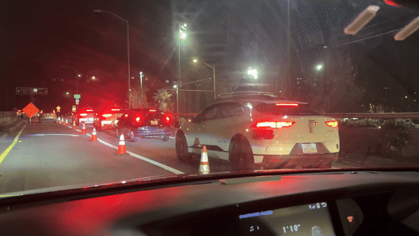 7 waymo robot taxi's weten het niet meer en blokkeren de snelweg