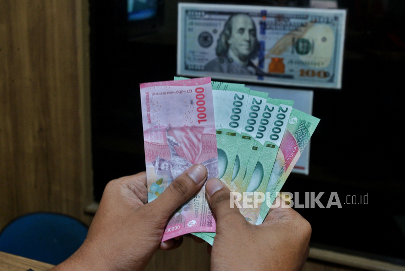 Rupiah hampir sentuh Rp 17.000, Purbaya nilai dampak ke ekonomi masih minim