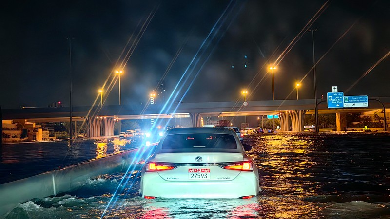 watch: catastrophic dubai floods paralyses airport leaving tourists stranded