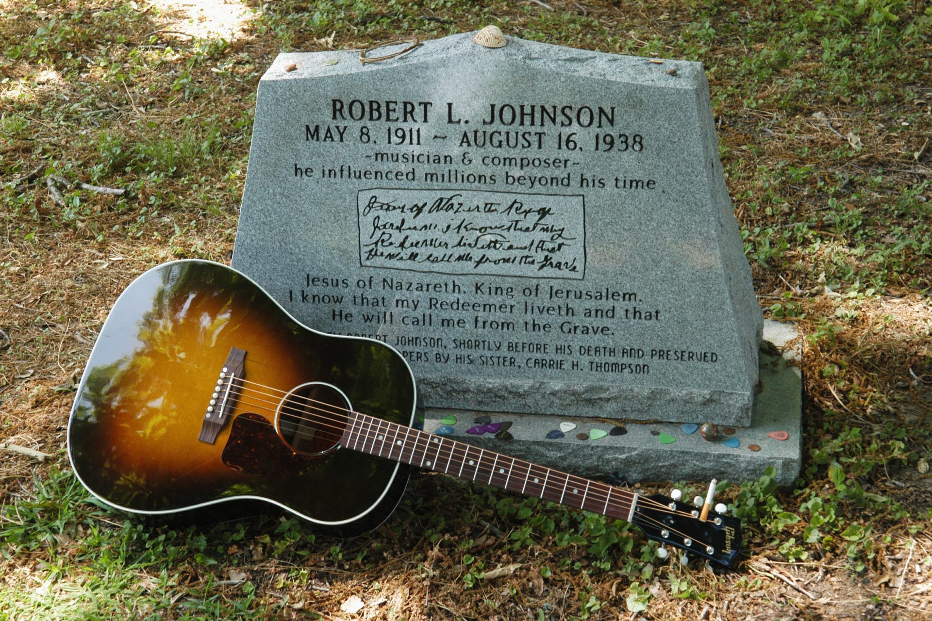 <p>"Resting in the Blues" è la leggenda che circola da anni. In effetti, l'epitaffio lo ricorda come "un musicista e compositore che ha influenzato milioni di persone oltre il suo tempo".</p>