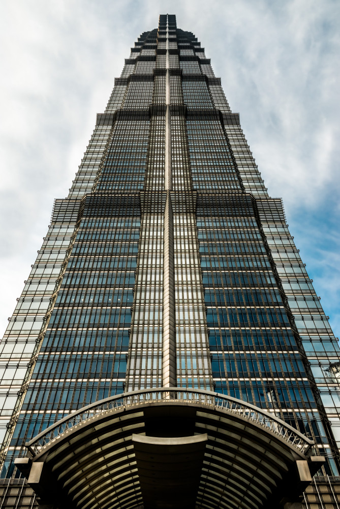 Voici l'un des nombreux gratte-ciels de Shanghai, en Chine. Celui-ci a été inauguré en 1999 et mesure 471 mètres.<p>Tu pourrais aussi aimer: </p>