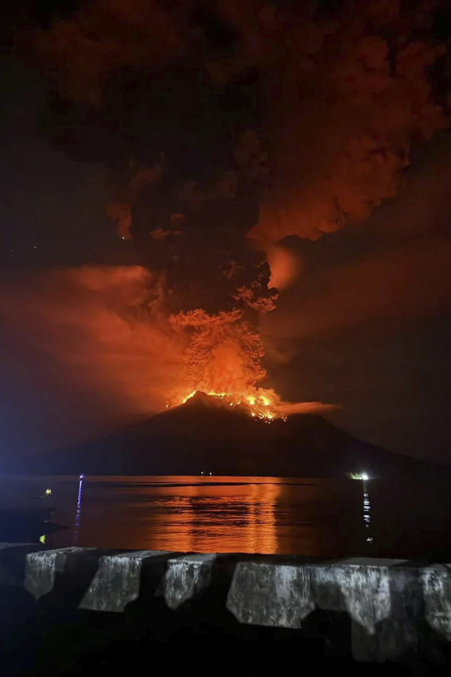 인도네시아 루앙 화산 폭발…쓰나미 경보