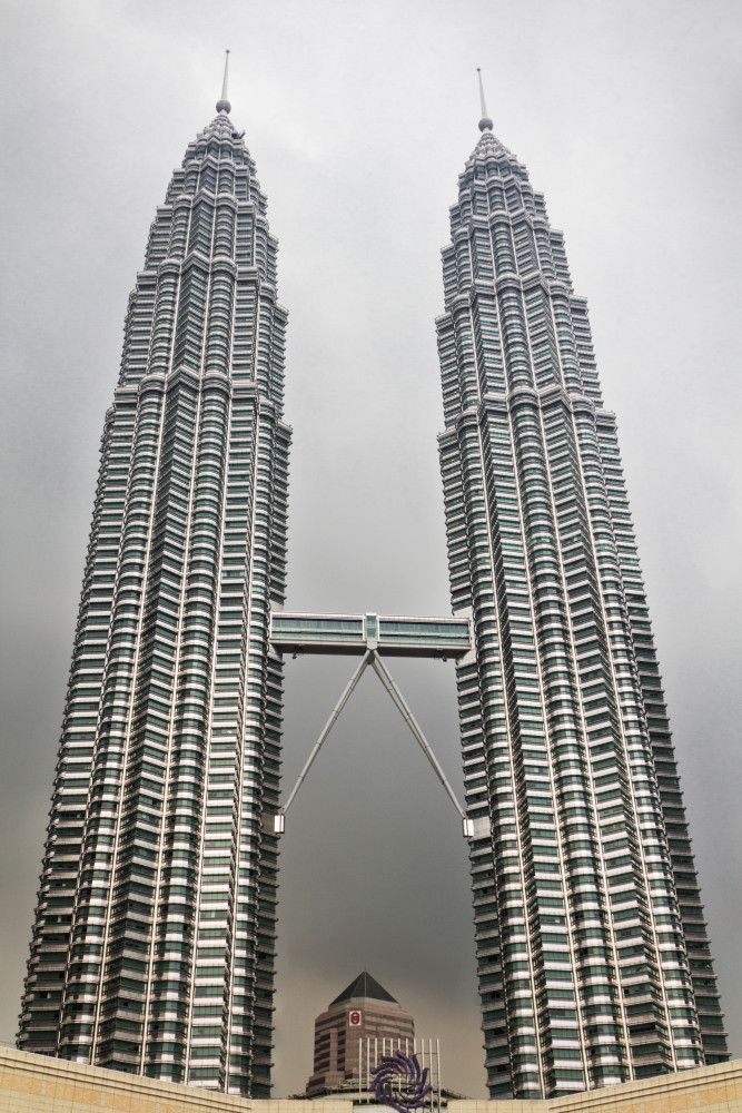 Cette impressionnante structure mesure 452 mètres de haut et a ouvert ses portes en 1998 à Kuala Lumpur en Malaisie.<p><a href="https://www.msn.com/fr-fr/community/channel/vid-7xx8mnucu55yw63we9va2gwr7uihbxwc68fxqp25x6tg4ftibpra?cvid=94631541bc0f4f89bfd59158d696ad7e">Suivez-nous et accédez tous les jours à du contenu exclusif</a></p>
