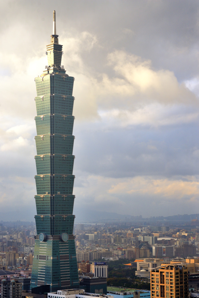 Ce gratte-ciel a été inauguré à Taipei, à Taïwan, en 2004 et mesure 509 mètres.<p><a href="https://www.msn.com/fr-fr/community/channel/vid-7xx8mnucu55yw63we9va2gwr7uihbxwc68fxqp25x6tg4ftibpra?cvid=94631541bc0f4f89bfd59158d696ad7e">Suivez-nous et accédez tous les jours à du contenu exclusif</a></p>