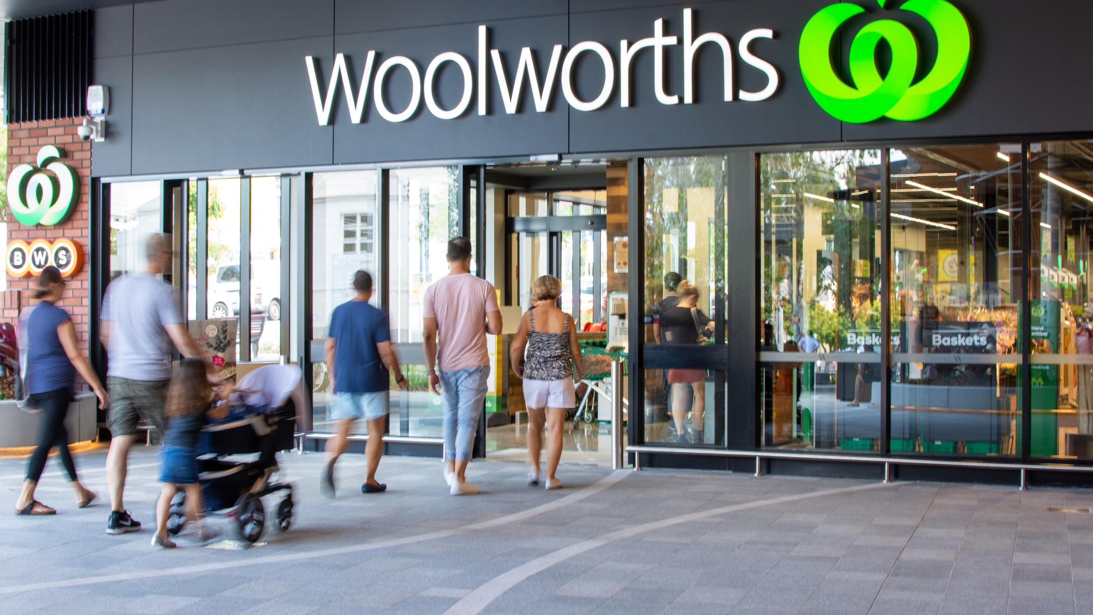 woolworths admits to underpaying staff by $1.24m, could face a hefty fine