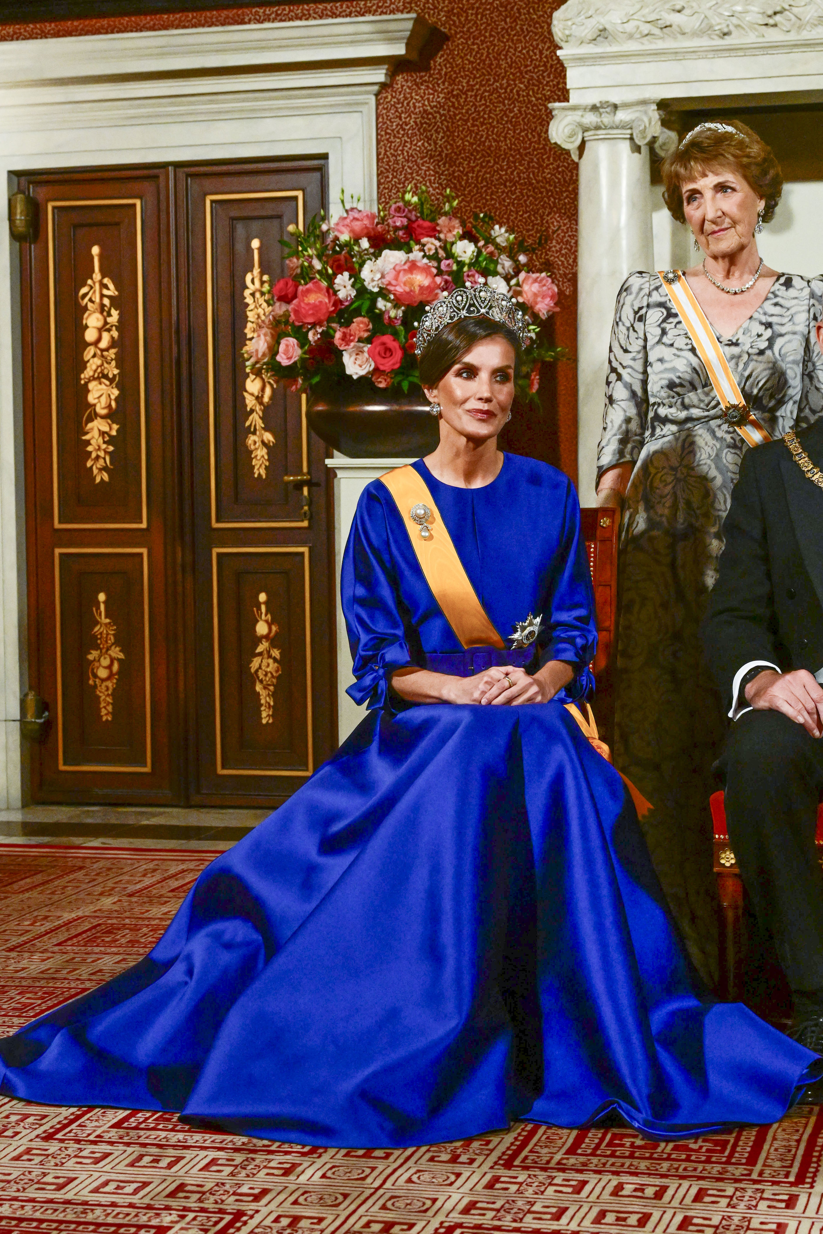 tiara's en champagne: zo ging het er tijdens het staatsbanket aan toe