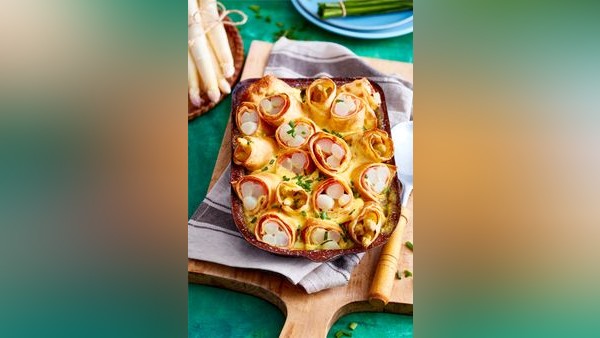 Überbackene Pfannkuchen: Crespelle mit Spargel und Schinken