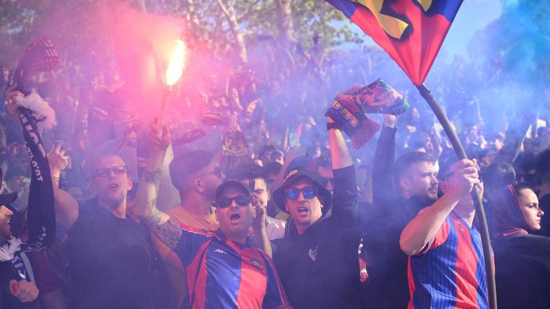 l’uefa sanctionne le fc barcelone pour « comportement raciste » après les interpellations survenues à paris