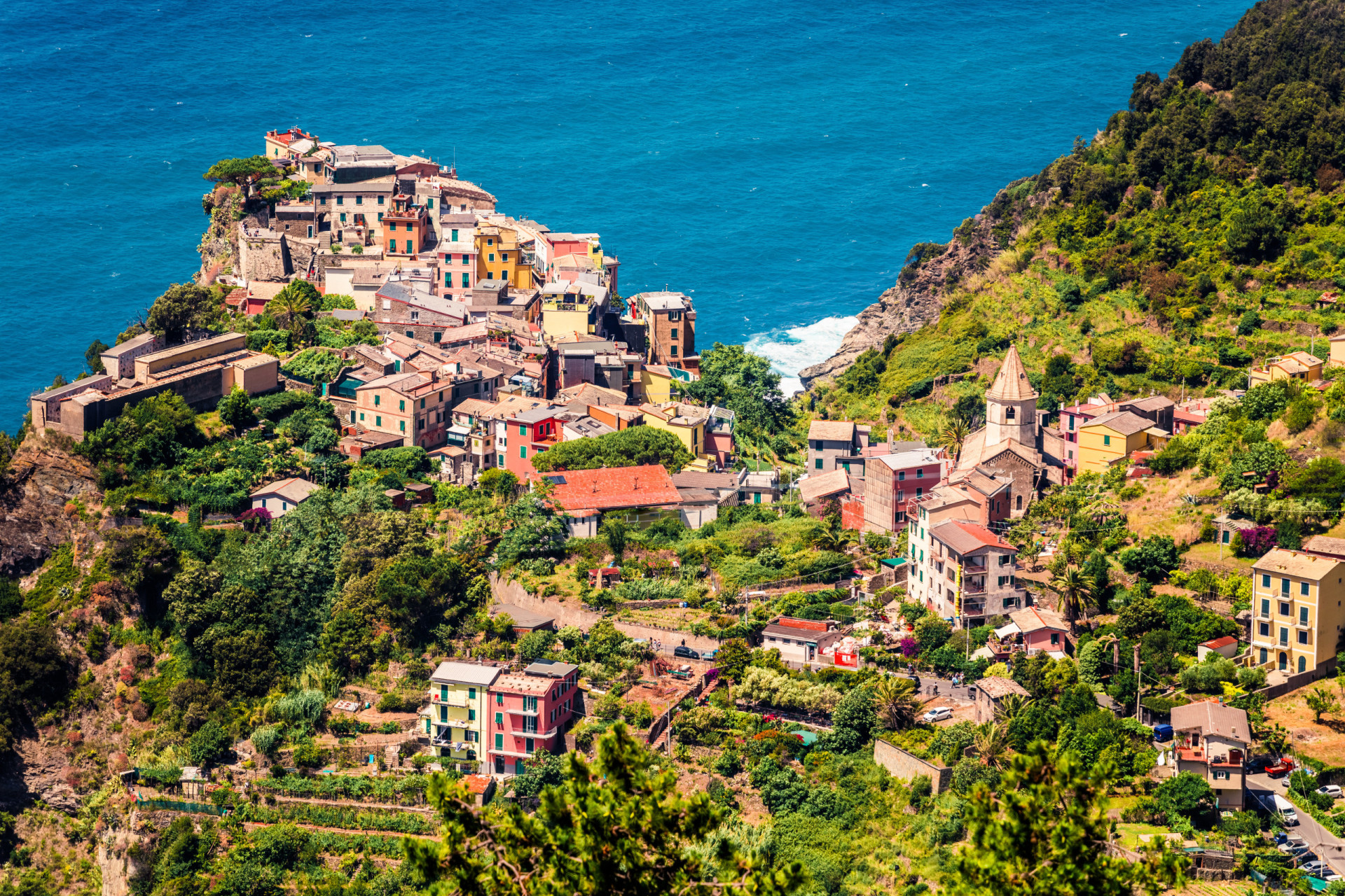<p>Corniglia est l'un des célèbres villages des Cinque Terre, un chapelet de villages pittoresques qui bordent la région côtière de la Ligurie. Corniglia se trouve sur un promontoire de 100 mètres entouré sur trois côtés de vignobles et de terrasses. Inutile de dire que les vues sont tout simplement à couper le souffle.</p><p>Tu pourrais aussi aimer:<a href="https://www.starsinsider.com/n/459785?utm_source=msn.com&utm_medium=display&utm_campaign=referral_description&utm_content=612932"> Ces films sur l'histoire des Noirs à ne pas manquer !</a></p>
