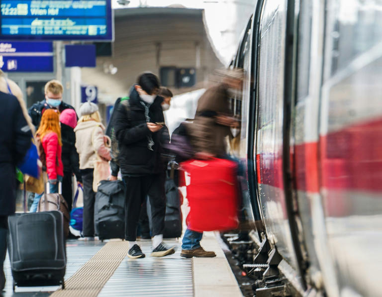 „knutsch Abteil“ Hier Gibt Es Besonders Viel Privatsphäre Deutsche Bahn Stellt Neuheit In Ice Vor 