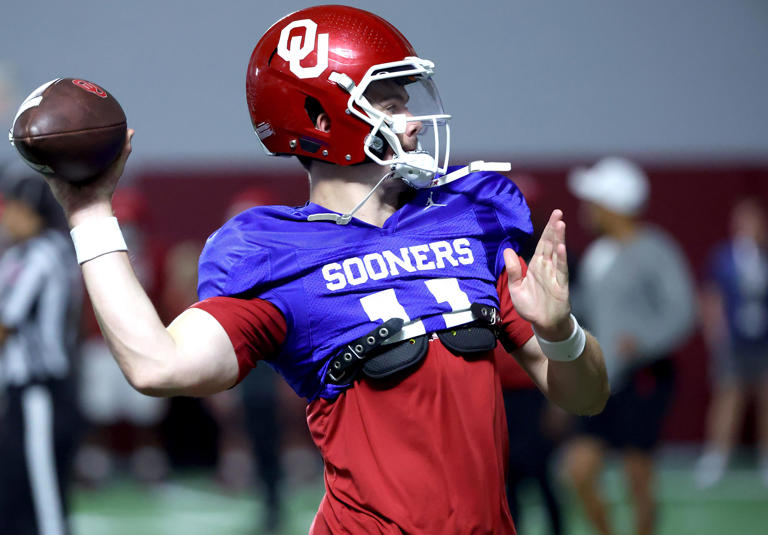 Oklahoma Sooners' quarterback still growing as a leader