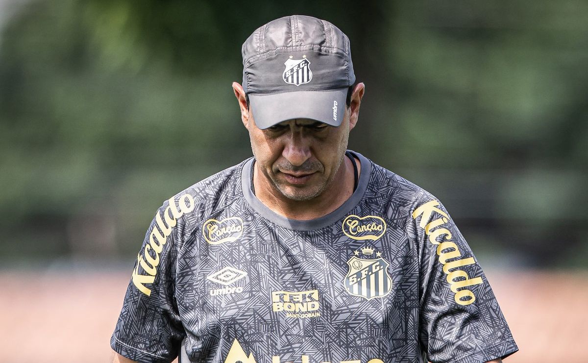 Fábio Carille E Jogadores Do Santos Se Unem Com Missão Para O Início Da ...