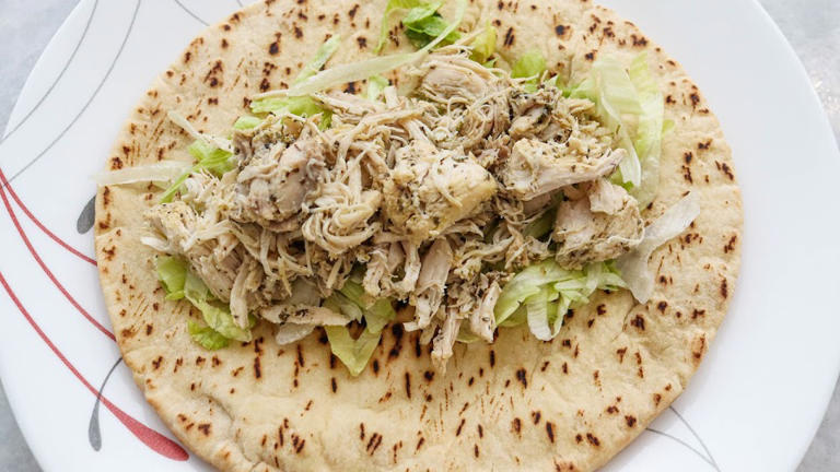 These Greek-inspired Chicken Pitas Are A Good Recipe For A Busy Evening