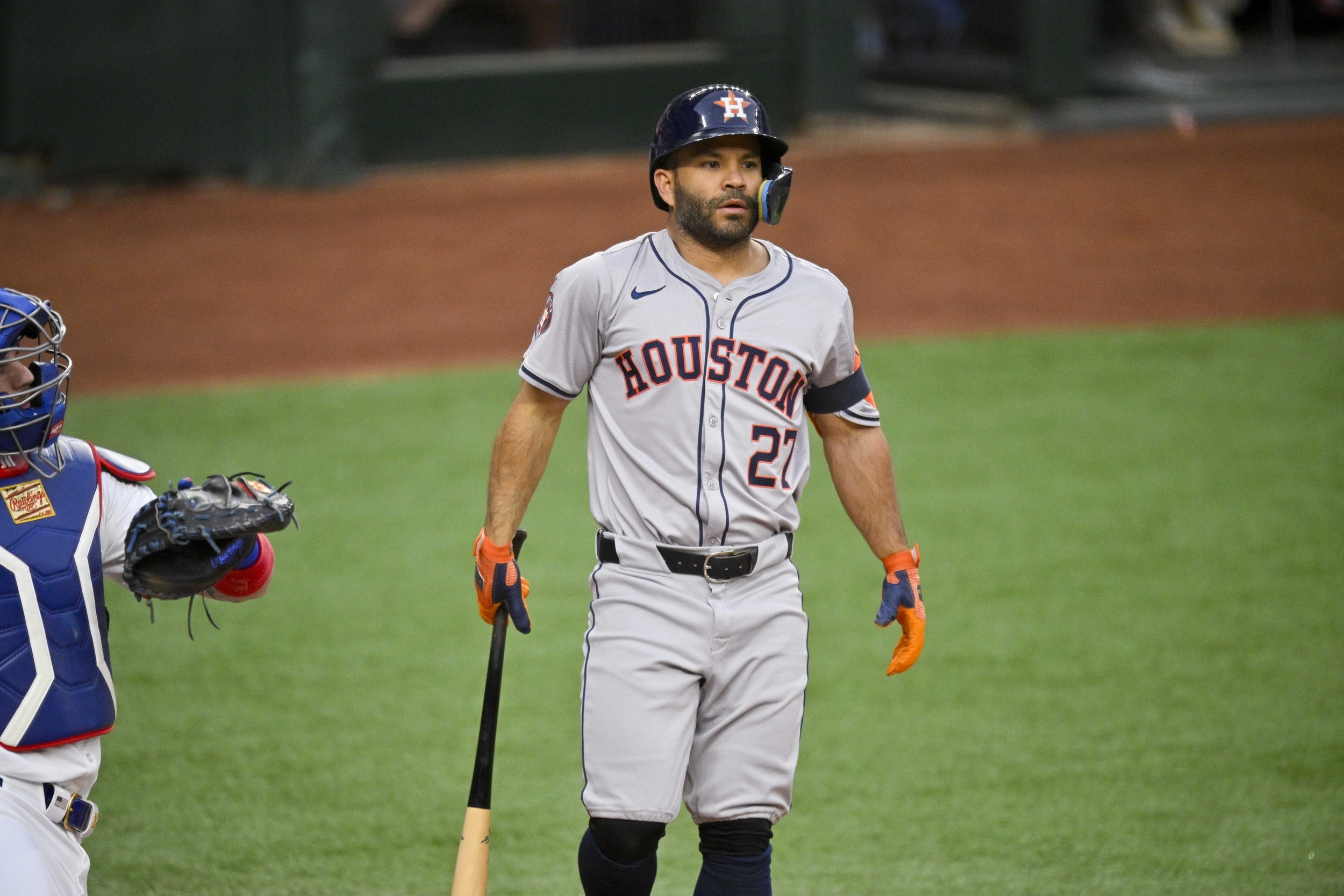 jose altuve passes two hall of famers on all-time hits list