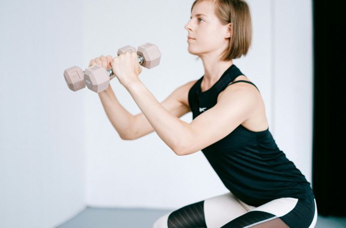 solo con mancuernas: los 11 ejercicios que te van a cambiar el cuerpo y hacer ganar masa muscular