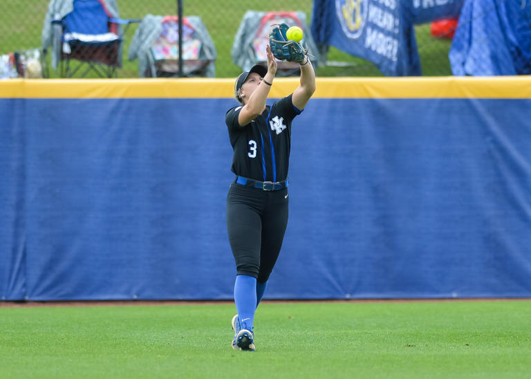 Taylor Ebbs leads Kentucky softball to a blowout win over Western Kentucky