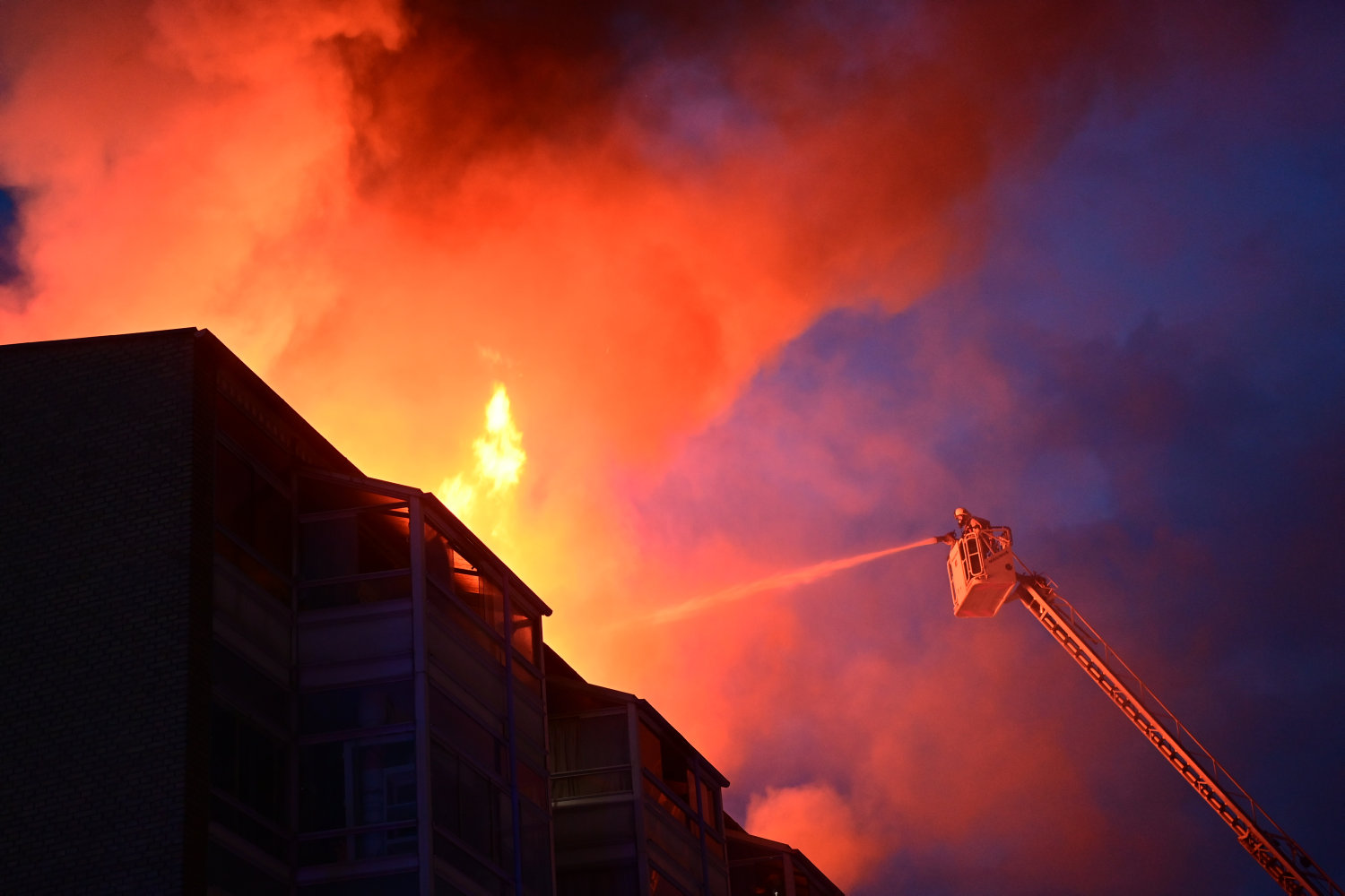 tre opgange evakueret i ildebrand i beboelsesejendom