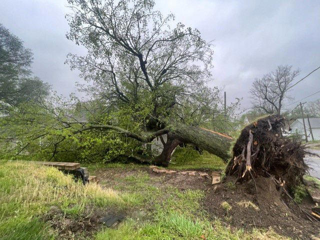 Crews working to restore power Thursday morning after storm damage in ...