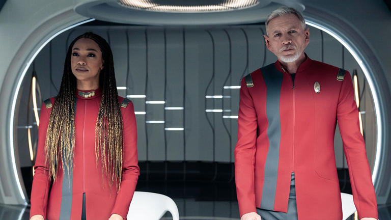 Star Trek: Discovery Goes Old School Trek With Time Jumps and Doppelganger Fights in ‘Face the Strange’