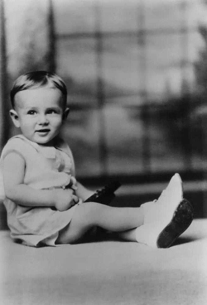 <p>Am 8. Februar 1931 wurde James Byron Dean als Sohn von Winton und Mildred Dean in Indiana geboren.</p>