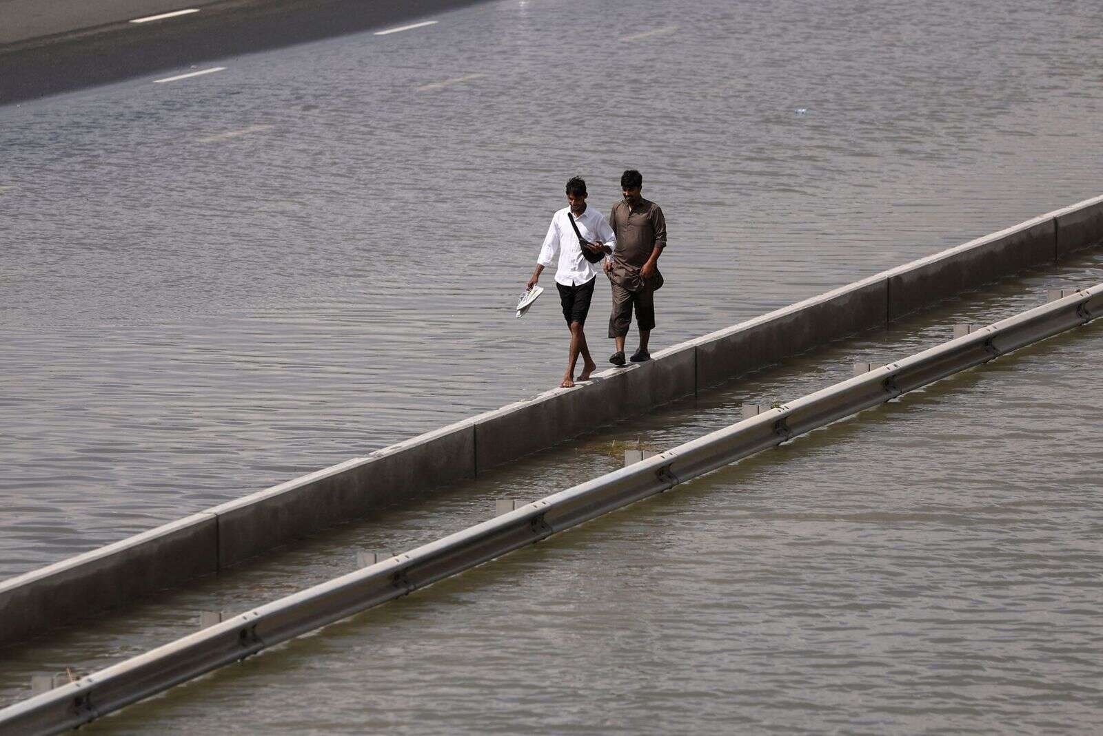 'cars floating like corks': dubai tourist recalls 17-hour gruelling road journey as torrential rains hit uae