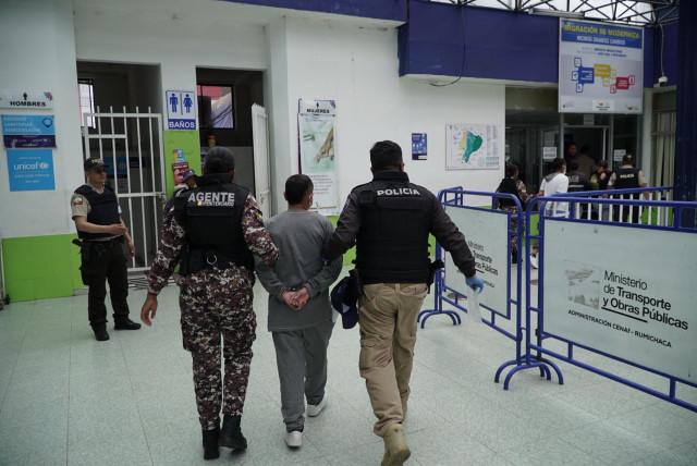 atención: llega a colombia el primer grupo de presos repatriados desde ecuador