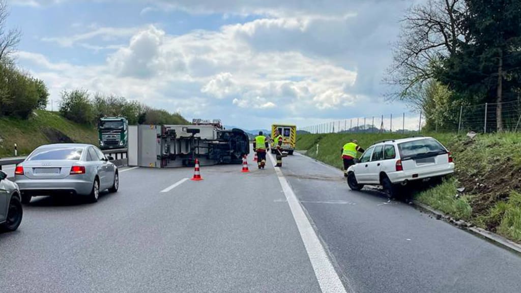 Zwei Verletzte: Auto Und Lieferwagen Kollidieren Auf Der A12 Bei Vaulruz FR