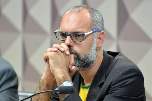 Blogueiro Allan dos Santos durante depoimento na CPMI das Fake News, no Congresso Foto: Alessandro Dantas/Agência Senado