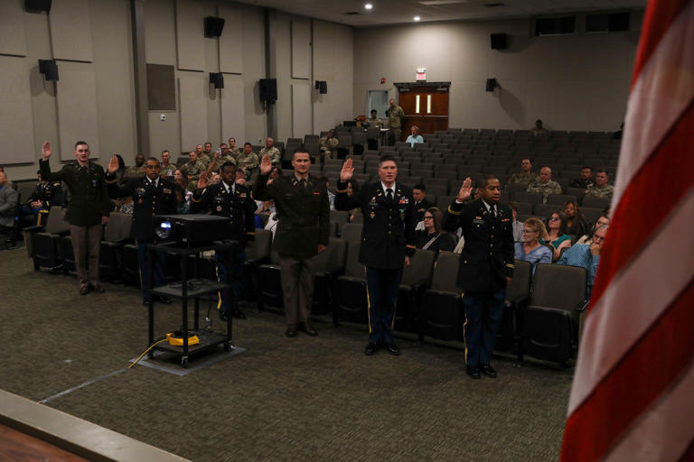 Louisiana National Guard graduates six new officers